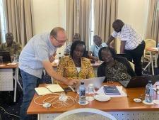 Workshop participants around a computer discussing the JAMOVI stratification module. 